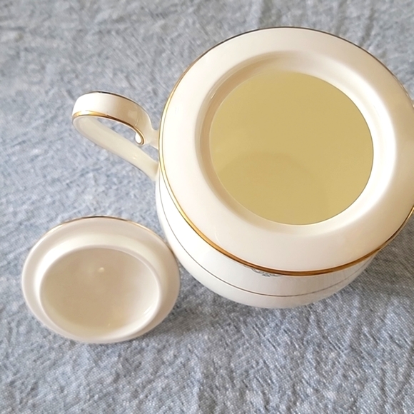 Noritake Rosslyn Sugar Bowl with Lid - Picture 3 of 4